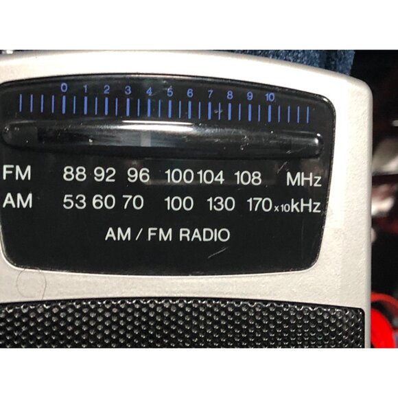 RadioShack AM/FM Pocket Radio Retro Strap Emergency Battery Model #12-464 VTG - Picture 4 of 5